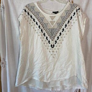2/15 Apt 9 Size 1x Women's white, black, and gold embroidered short sleeve top